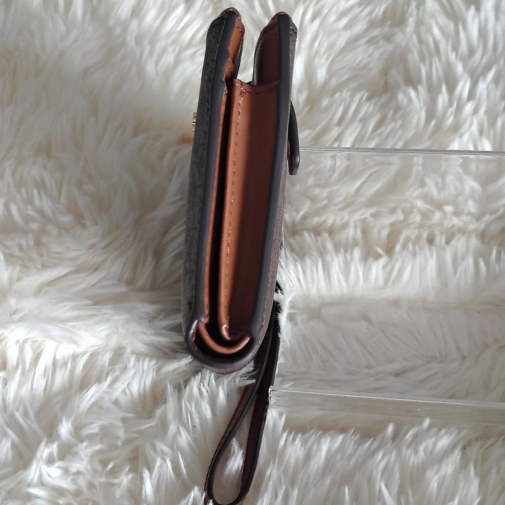 Michael Kors Signature Brown Wristlet NWOT - Picture 15 of 15